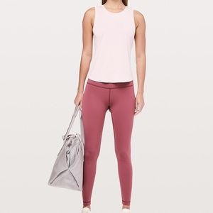 Wunder under high-rise Lululemon leggings